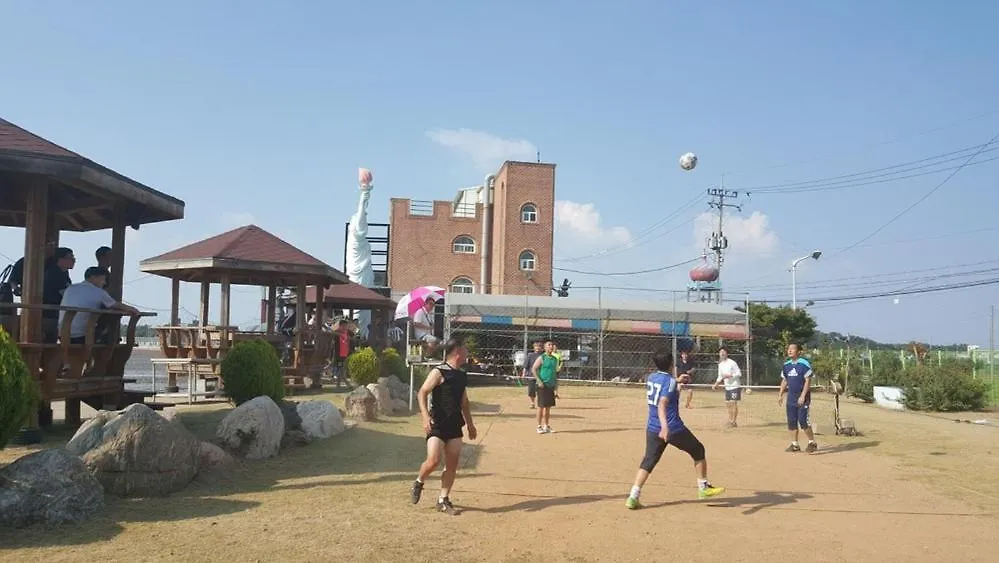 Wisma tamu Good morning pension at Seonjaedo Beach Incheon